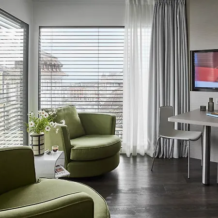 Base Hotell