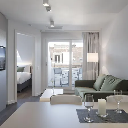 Base فندق نيون